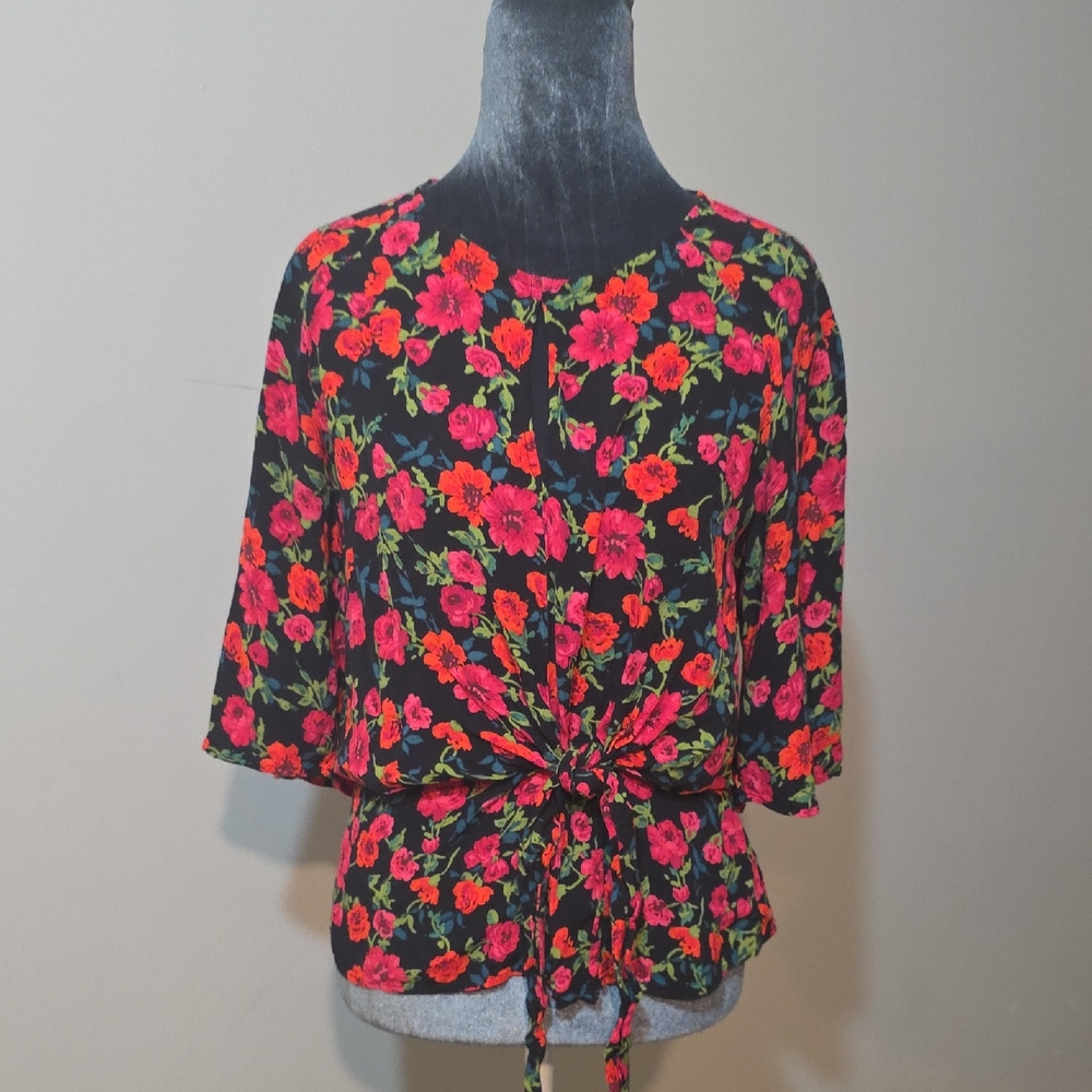 Floral Black and‎ Red Women's Top
